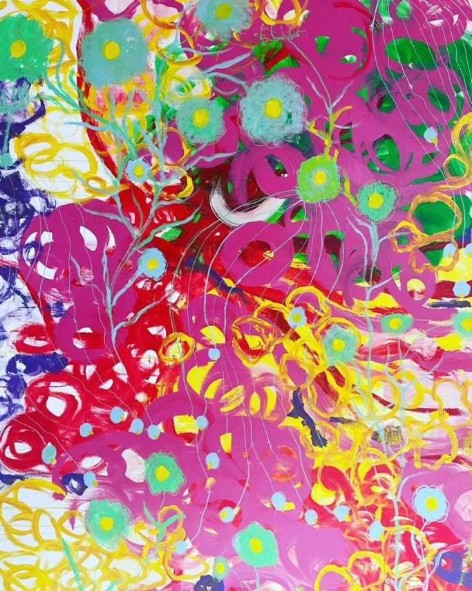 Diseño abstracto con flores y formas en colores vivos como rosa, amarillo y verde.