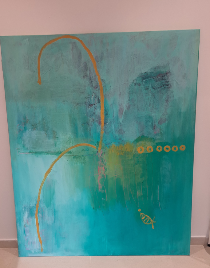 Pintura abstracta en tonos aqua y verde, con líneas amarillas y formas sutiles.
